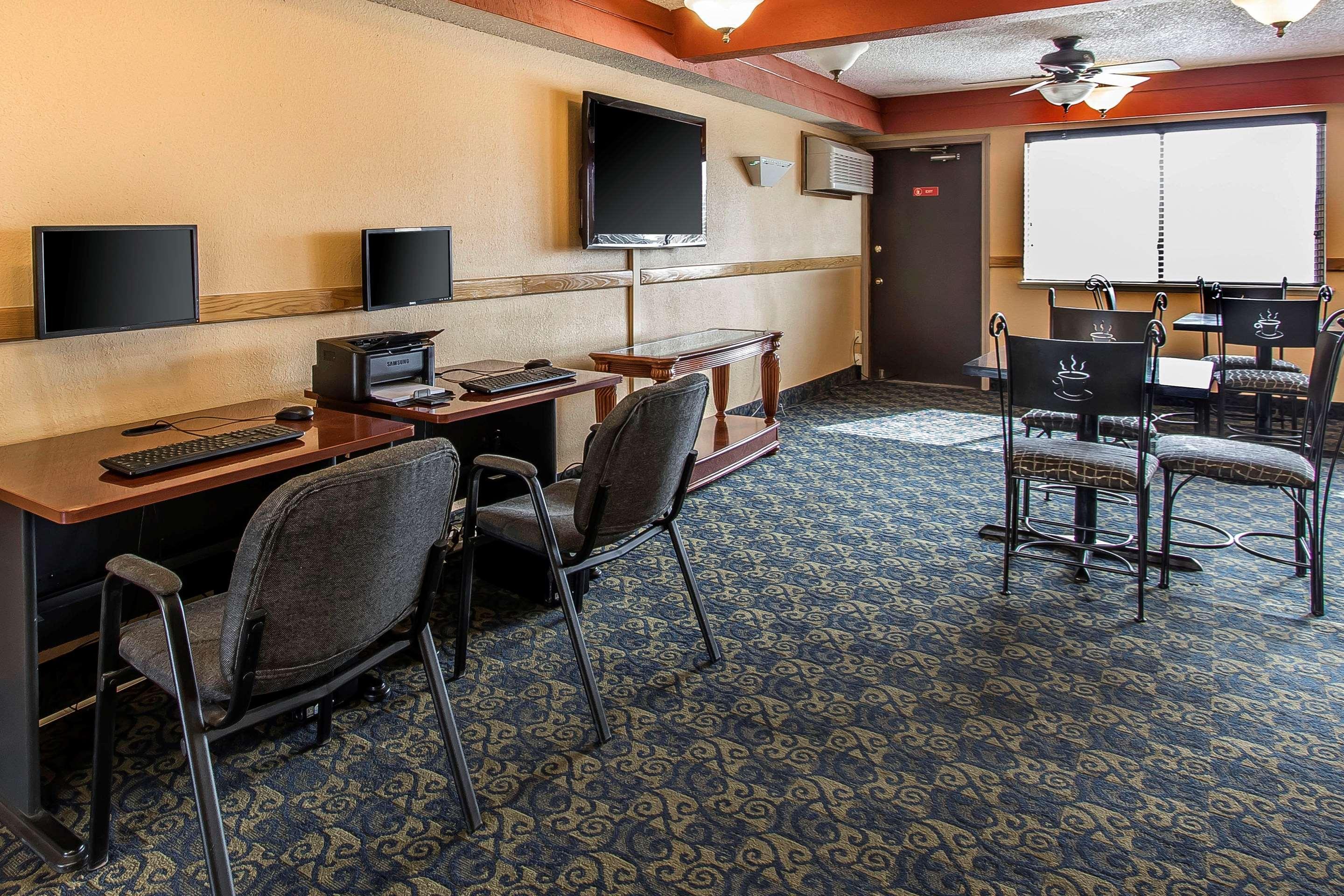 Econo Lodge Inn&Suites Clinton Exterior foto