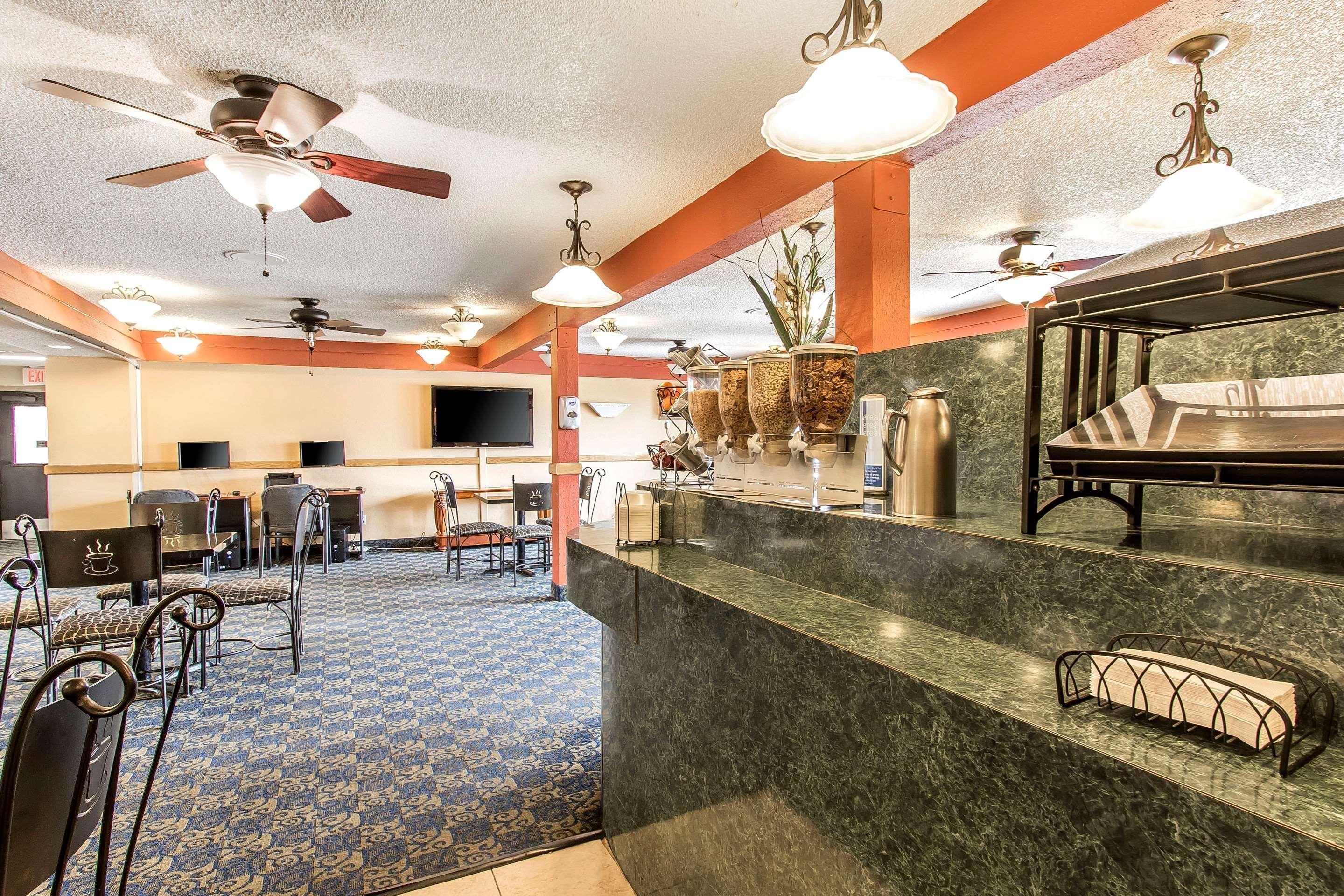 Econo Lodge Inn&Suites Clinton Exterior foto