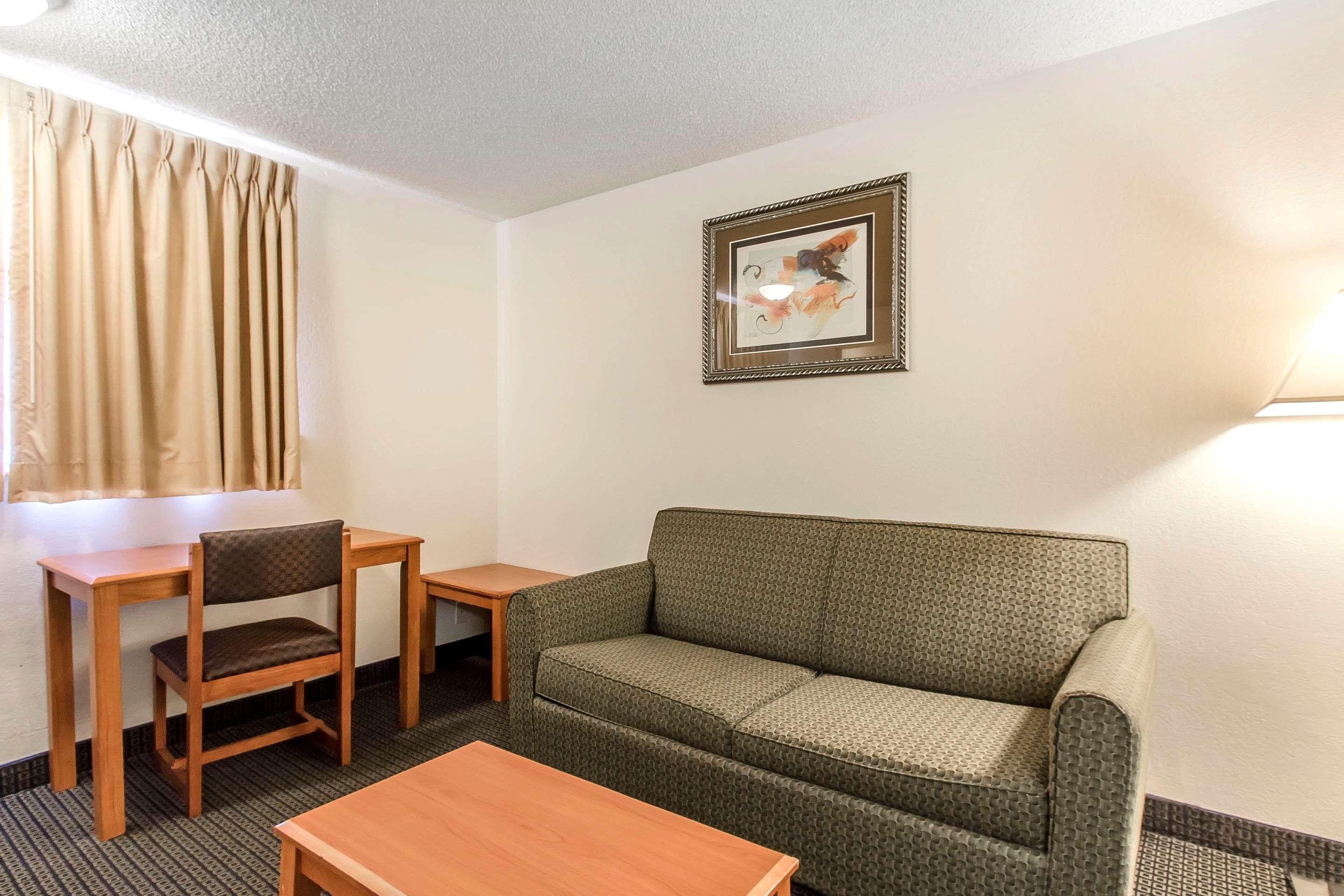 Econo Lodge Inn&Suites Clinton Exterior foto