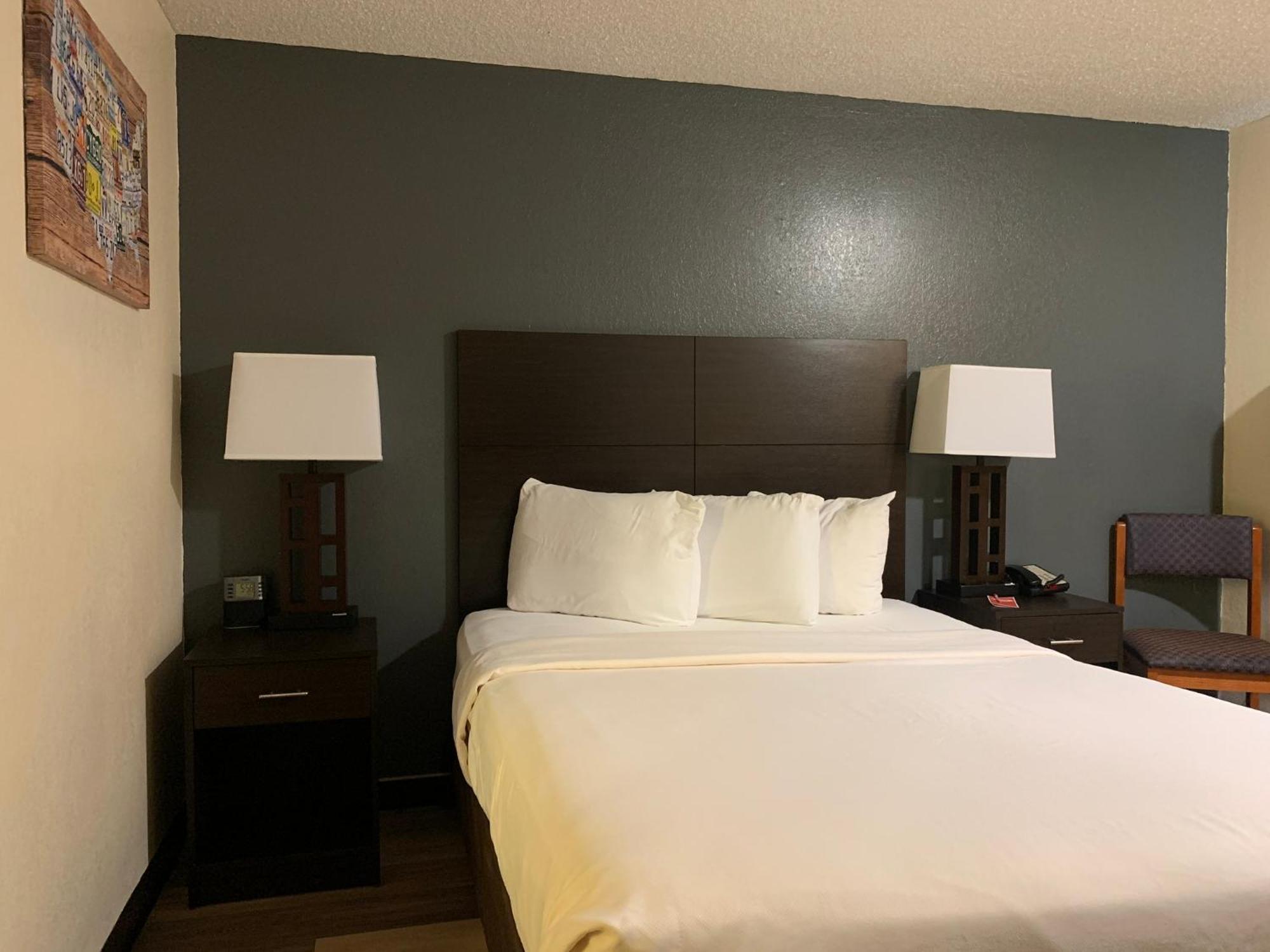 Econo Lodge Inn&Suites Clinton Exterior foto